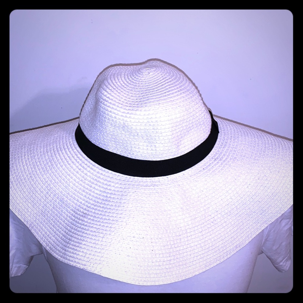 Fashionable and classy 🎩 🤍 used once